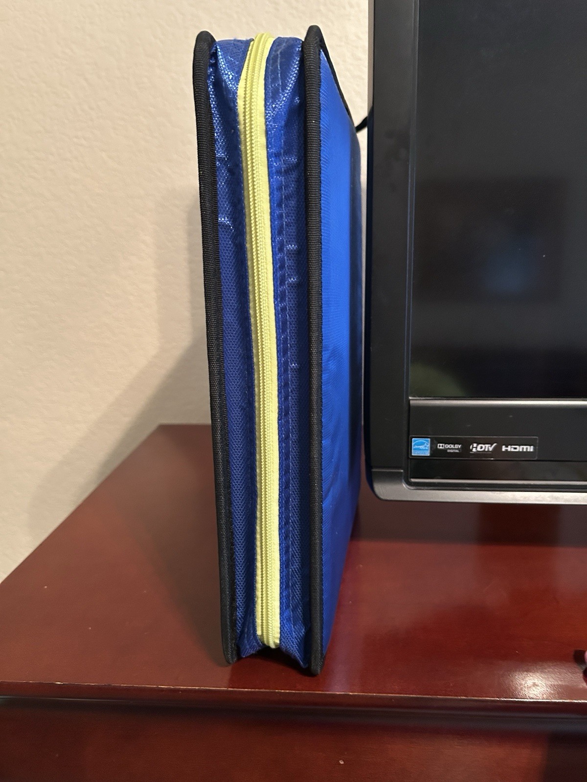 Mead Five Star Zipper Binder-3 Plastic Folder Compartments-Zippered Area -2 in