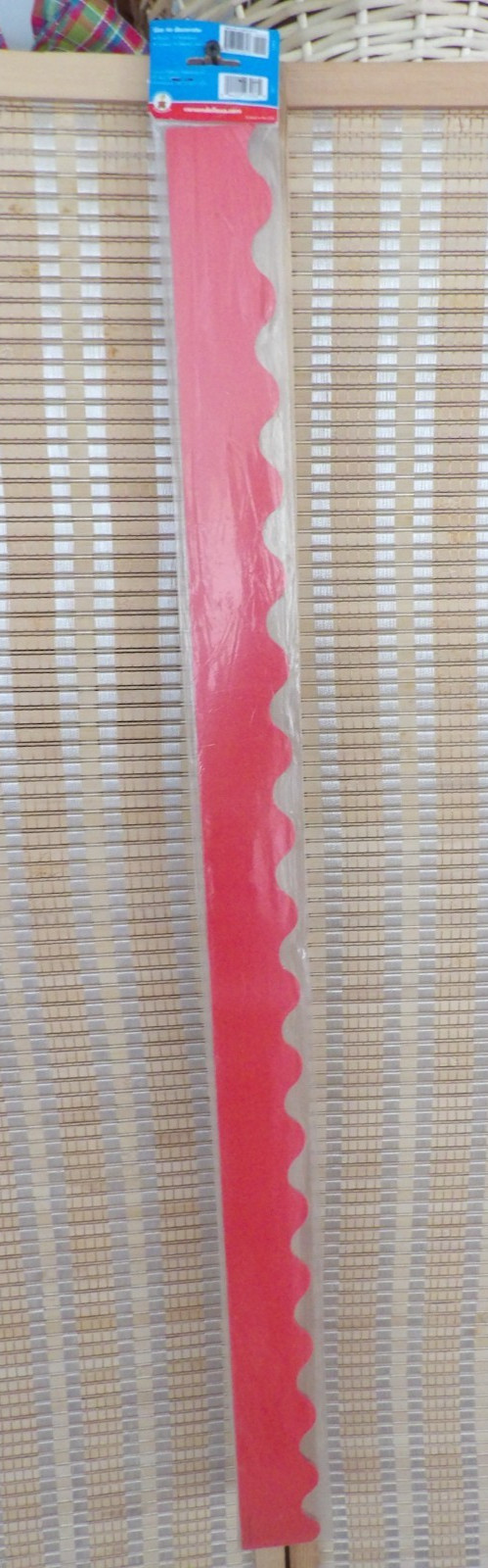 Carson Dellosa Boho Birds / Red 2-Sided Scalloped Border 39′ Bulletin Board Trim