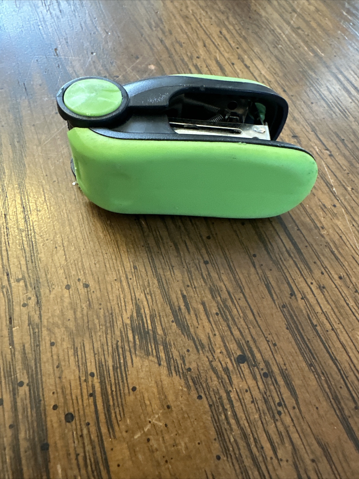 Colorful Mini Staplers, 2.75×1.75×1.25 in. one item green