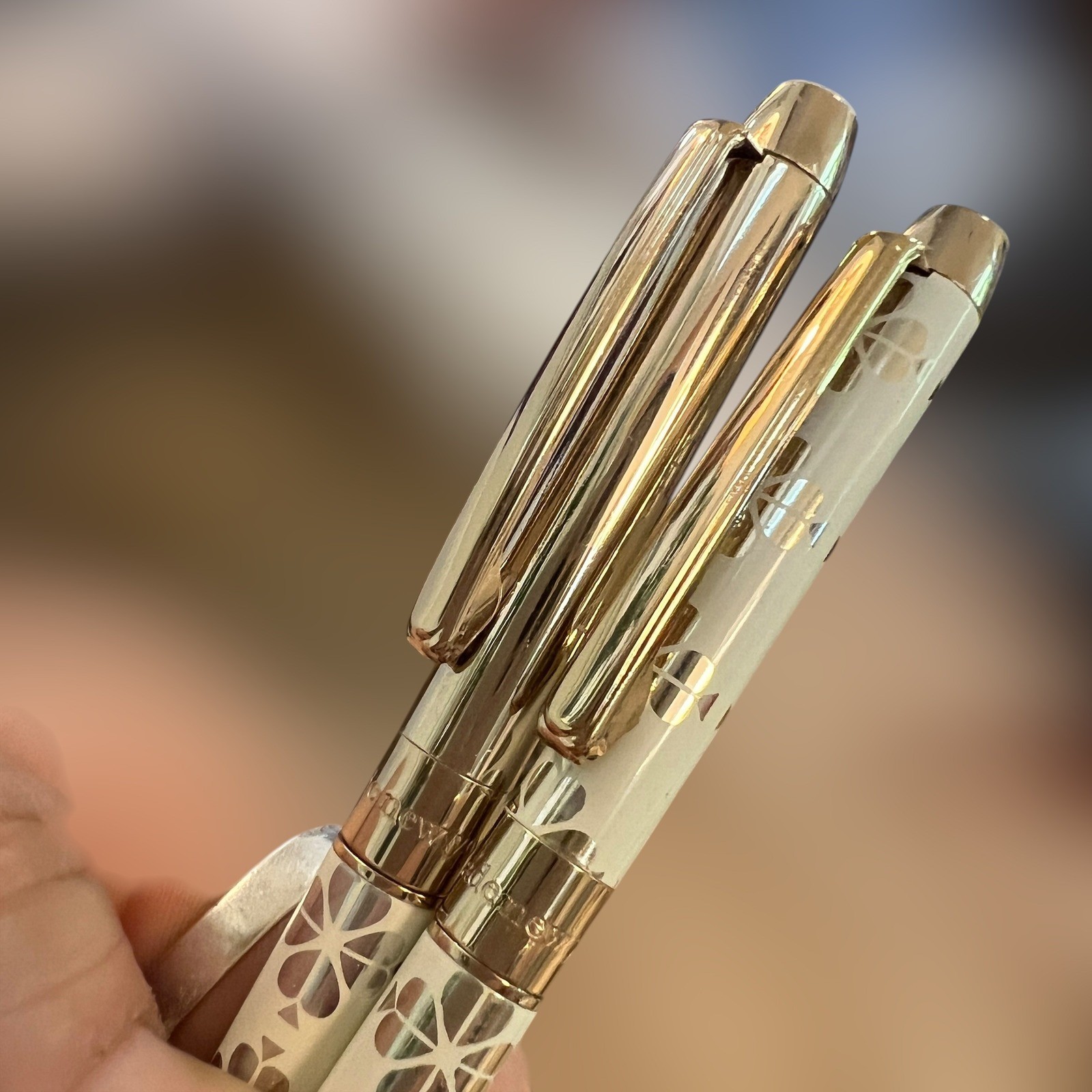Kate Spade New York 2 Pen Pencil Set Writing White Gold Spade Flower PRINT EUC