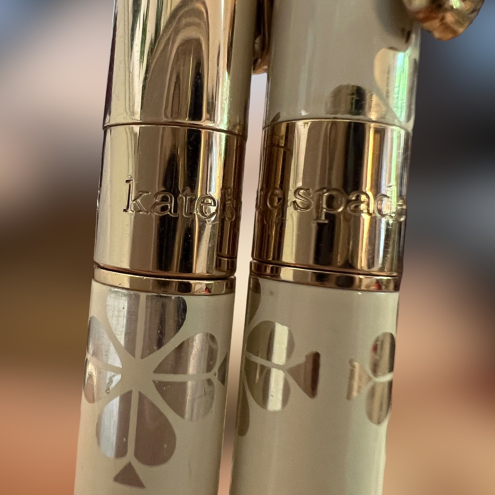 Kate Spade New York 2 Pen Pencil Set Writing White Gold Spade Flower PRINT EUC