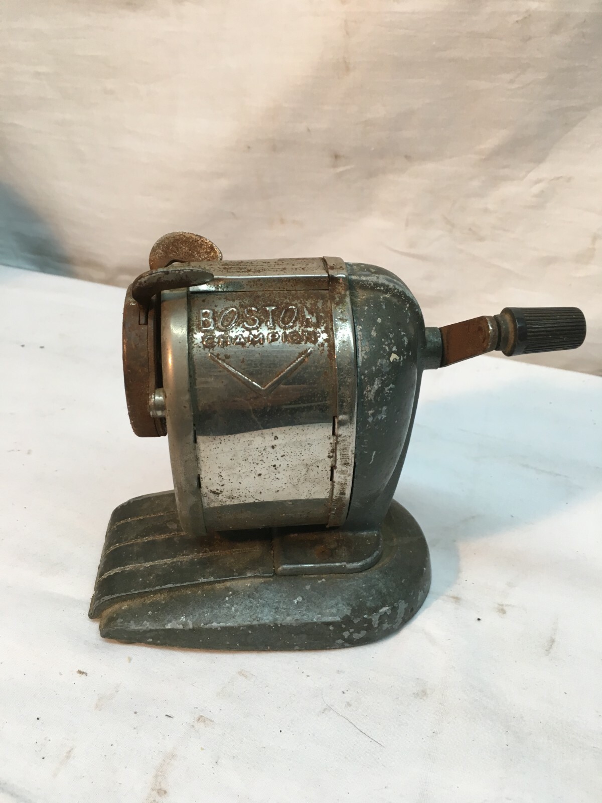 VINTAGE BOSTON KS WALL MOUNT MANUAL PENCIL SHARPENER HUNT MANUFACTURING CO