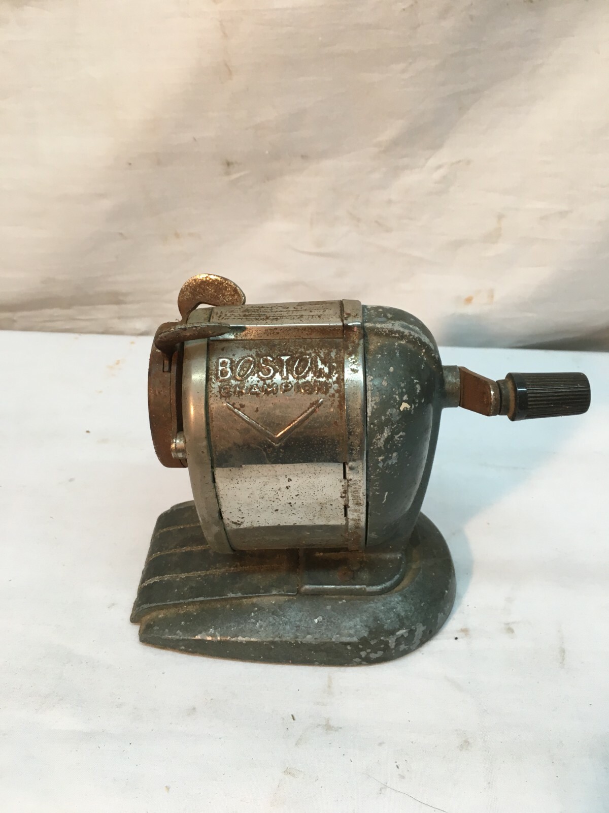 VINTAGE BOSTON KS WALL MOUNT MANUAL PENCIL SHARPENER HUNT MANUFACTURING CO